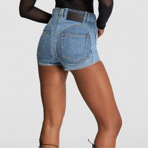 MUGLER

Spiral denim shorts

Size: 38
Quantity: 1